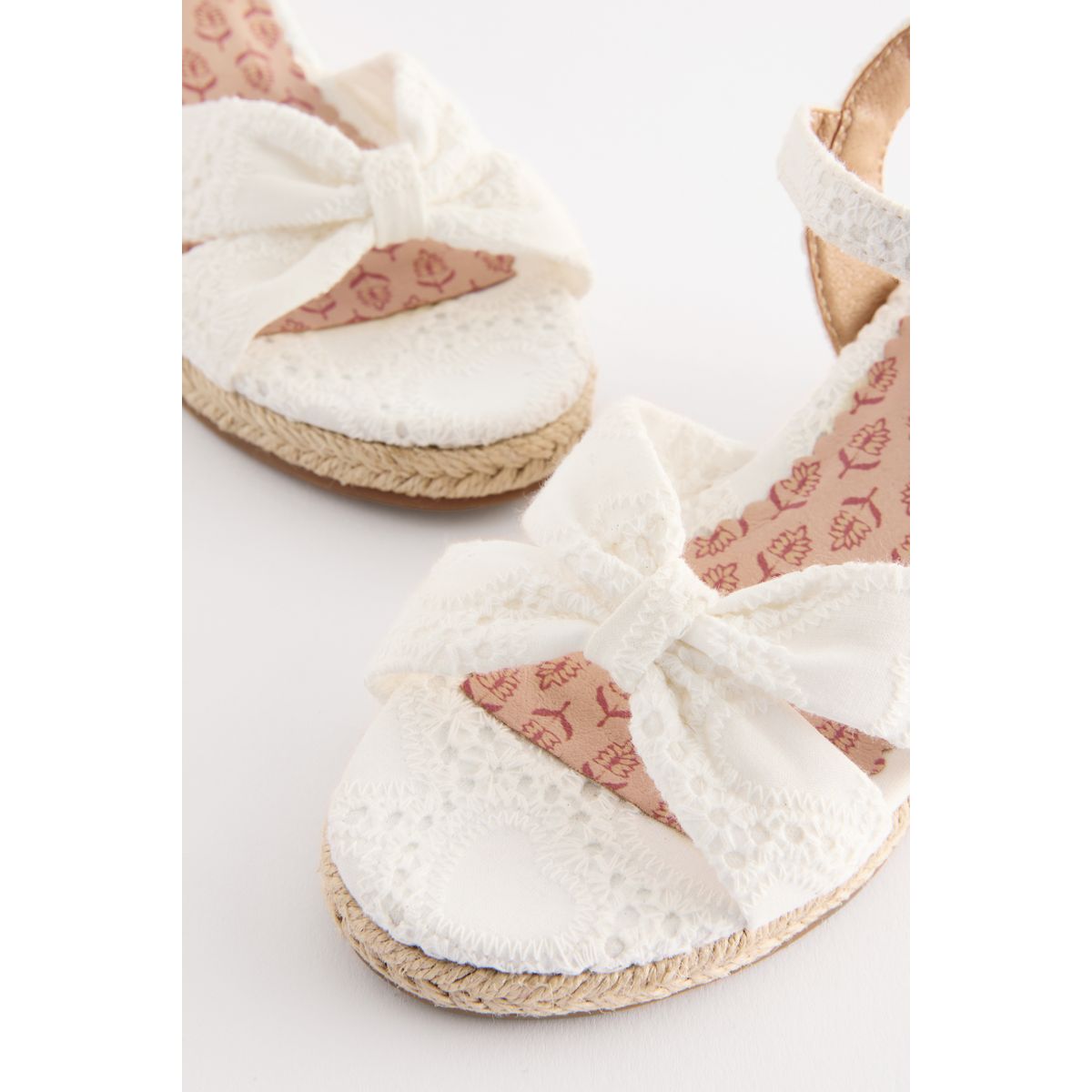 Sandales à semelles compensées broderie blanche, NEXT