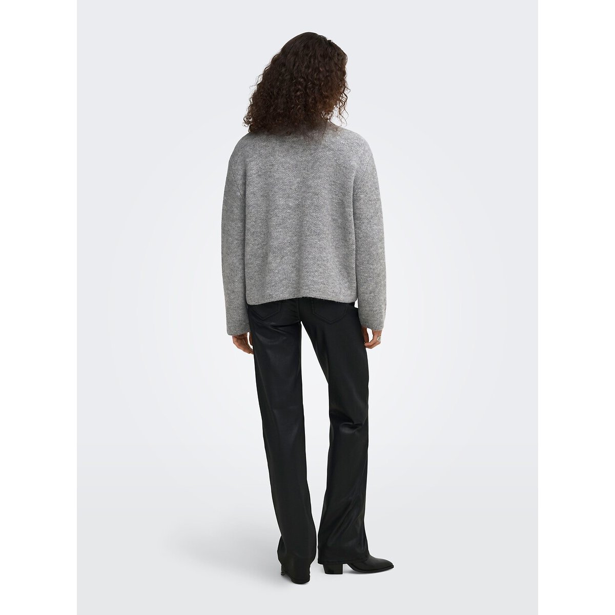 Pull col montant avec boutons gris, ONLY