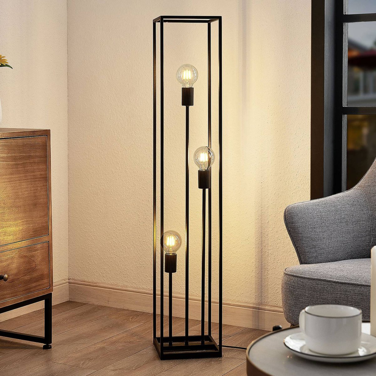 Lampadaire en métal vintage, Krisha noir, LINDBY