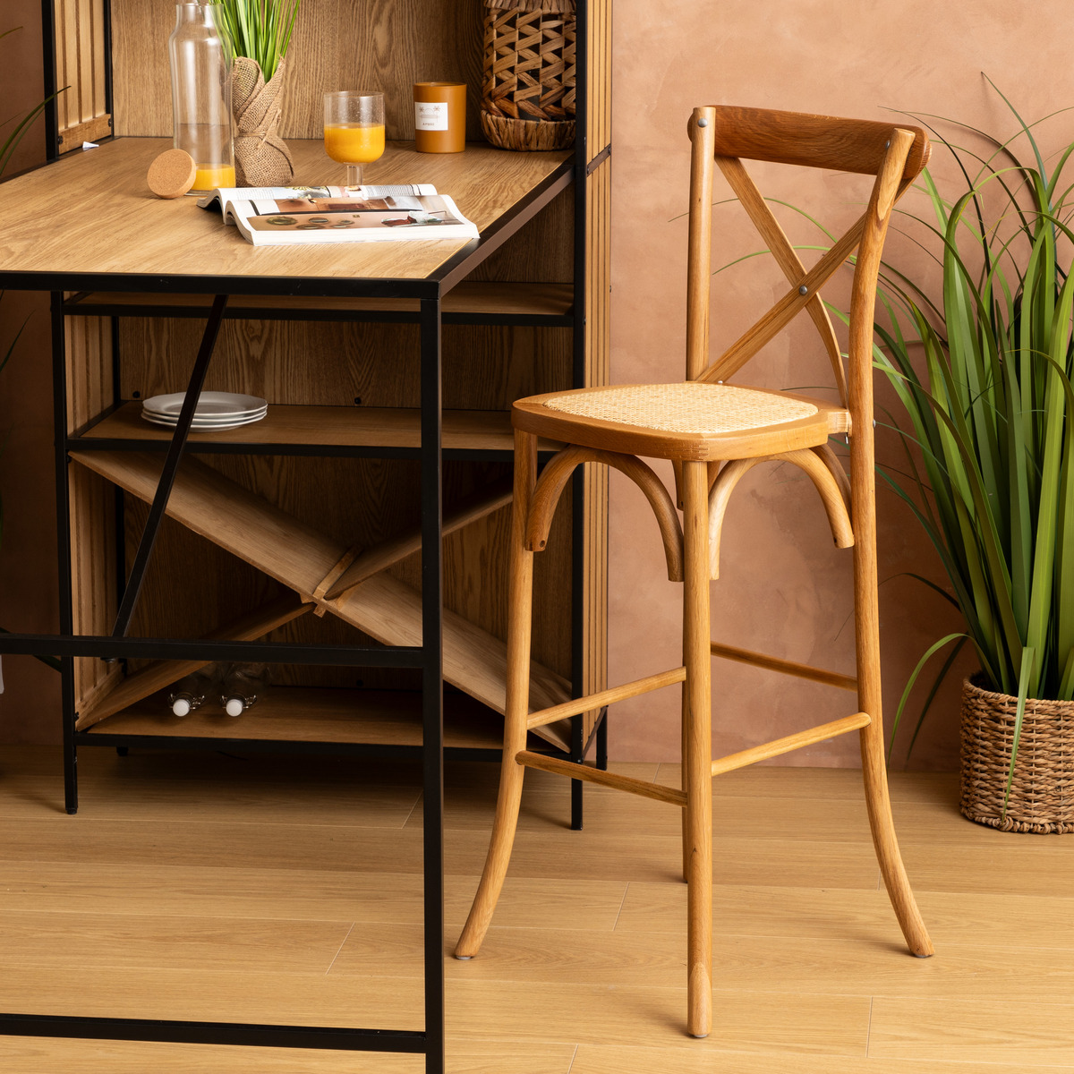 Tabouret de bar empilable en chêne massif et rotin ISAK beige, ATMOSPHERA