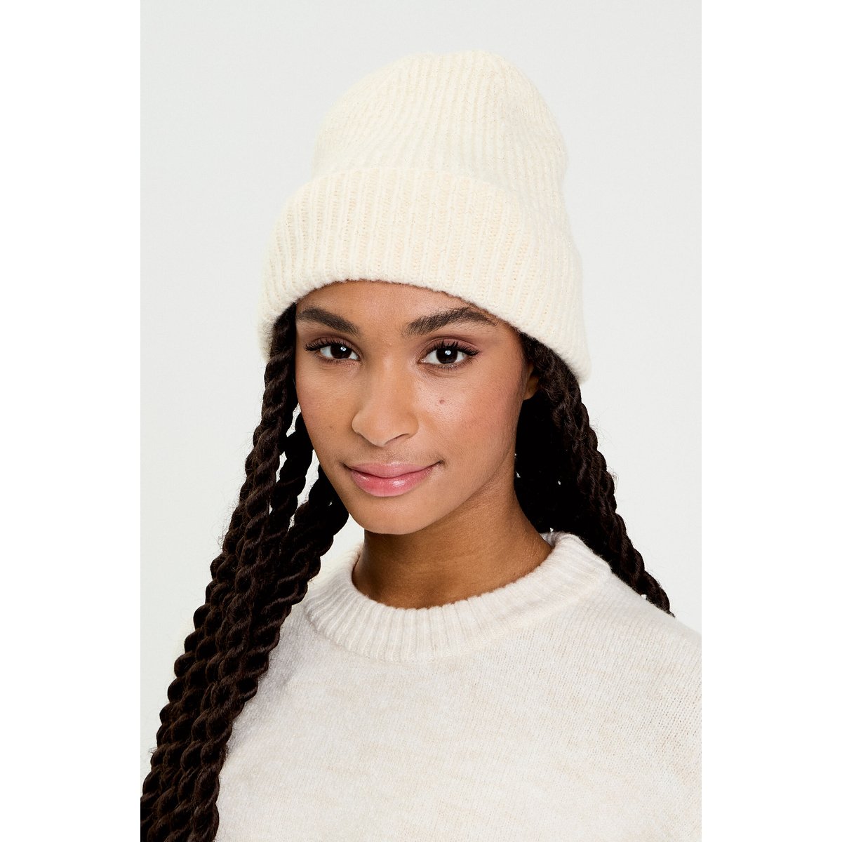 Bonnet sable, CACHE CACHE