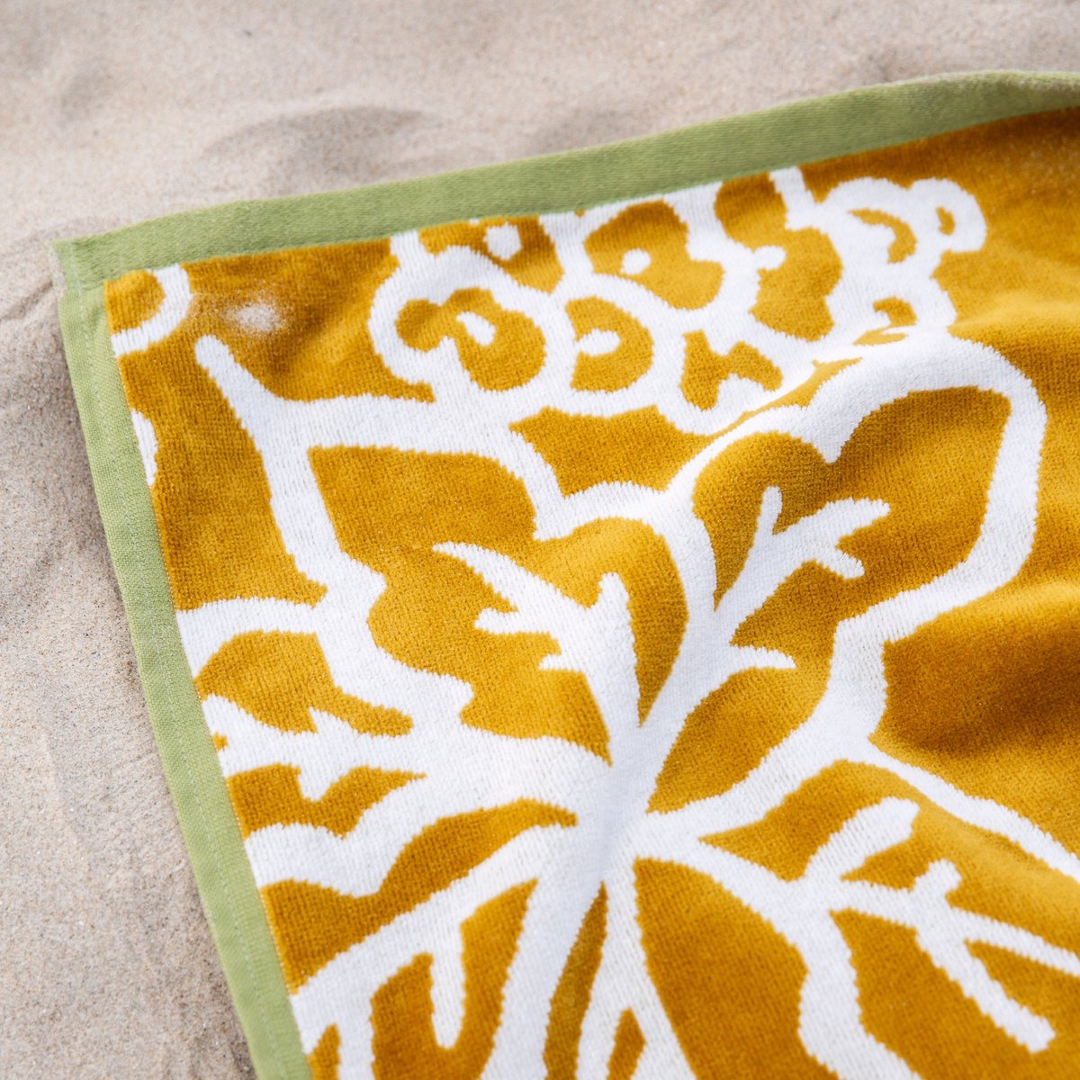 Drap De Plage en Toucher velours motif jungle TIGRIS jaune et ivoire, MADURA