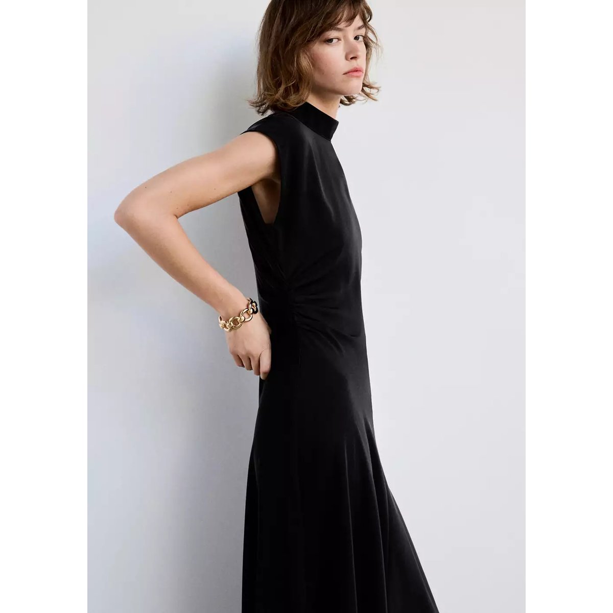 Robe à col cheminée et fronces noir, MANGO