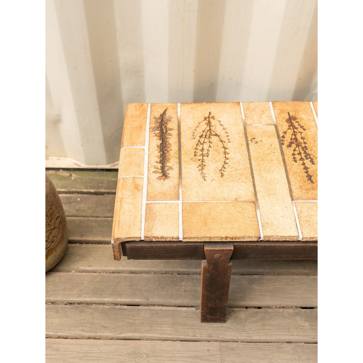 Table basse en céramique beige Donna N°1122 - Bon état bois foncé, DEBONGOUT