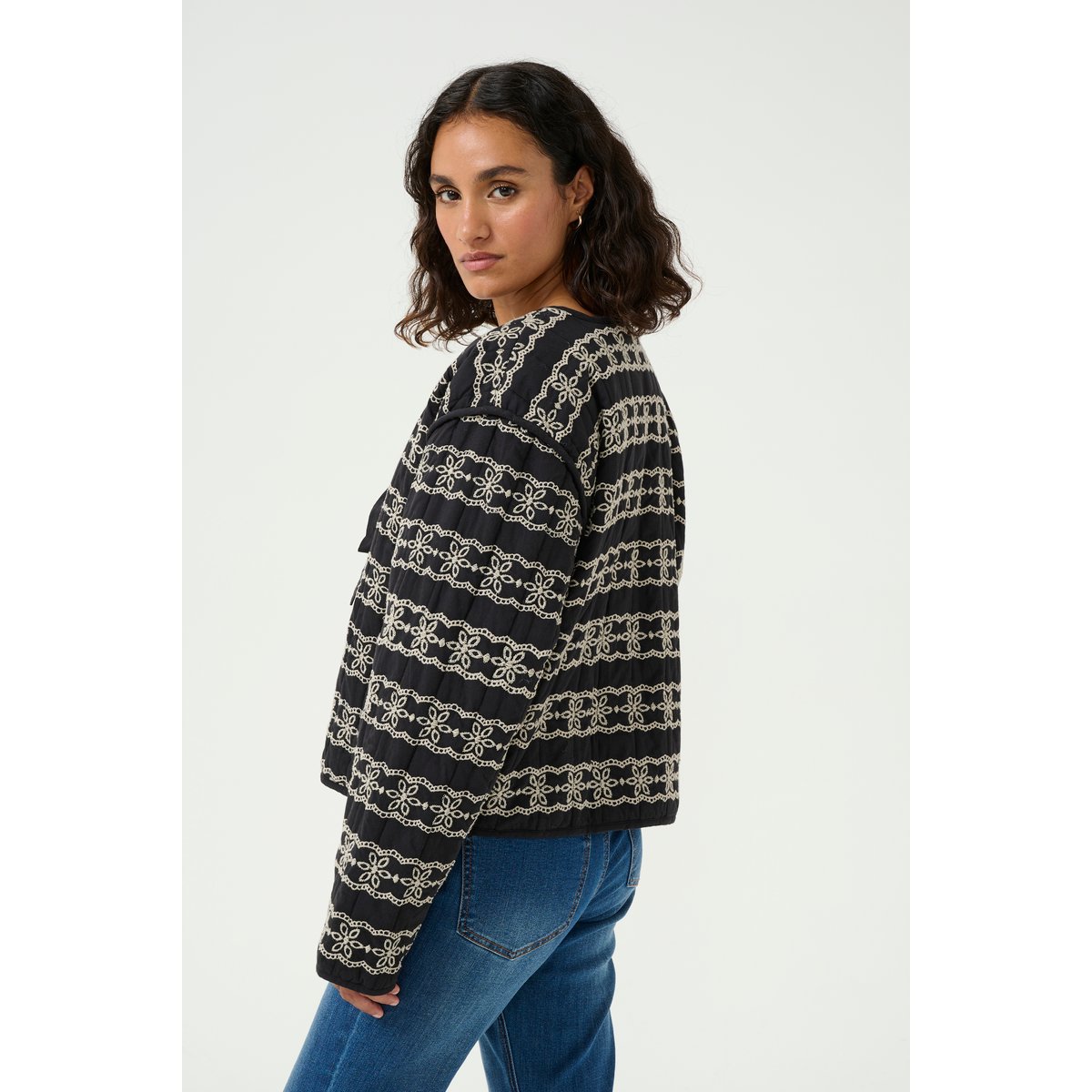 Outerwear noir/blanc chalk embroidery, KAFFE