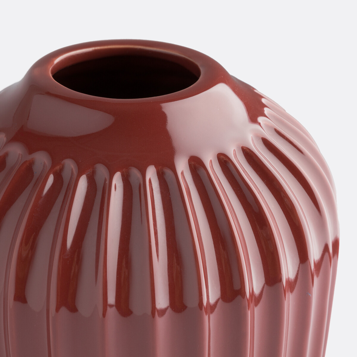 Estria 21cm High Grooved Ceramic Vase dark red, LA REDOUTE INTERIEURS