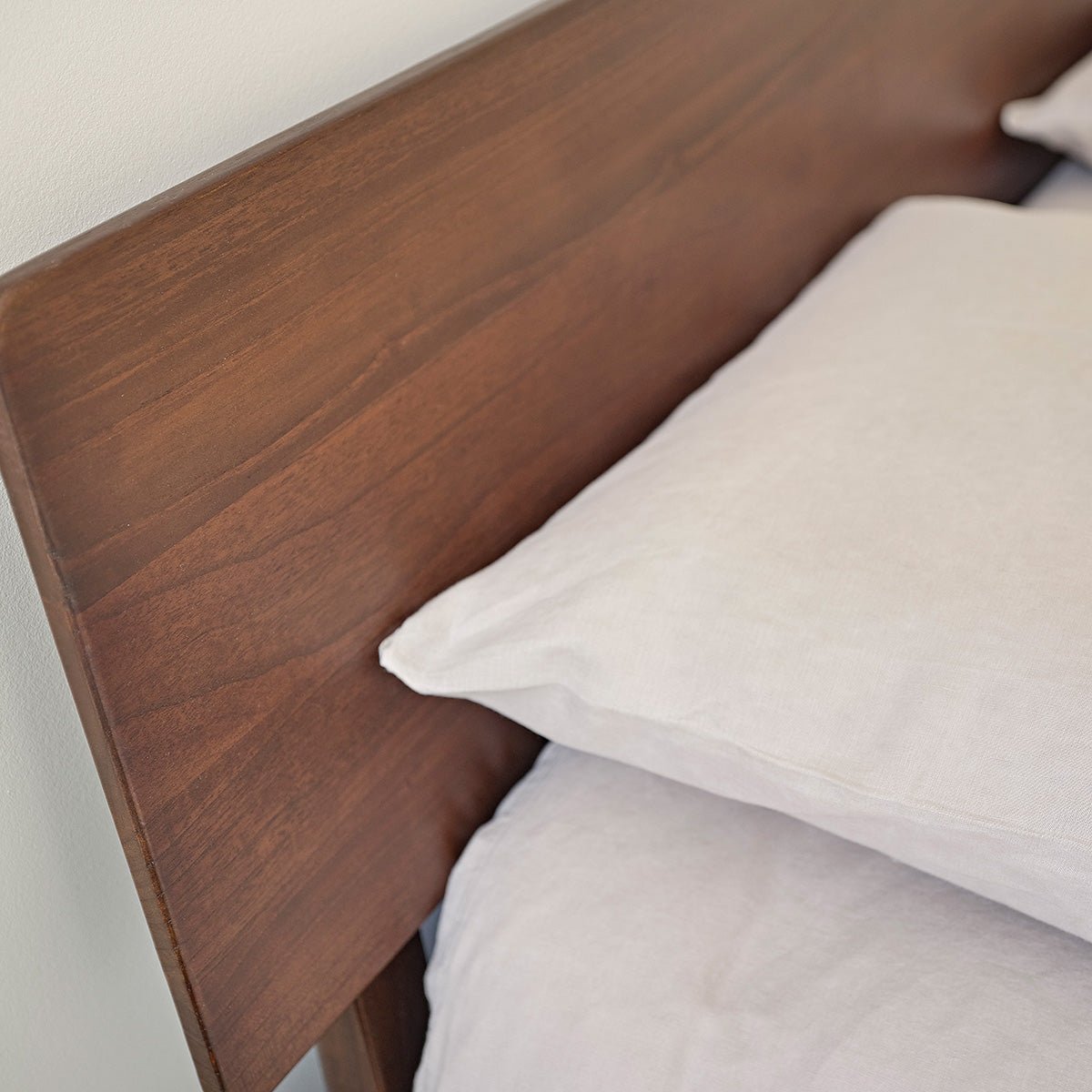 Lit en bois mindi massif 160 cm avec sommier VINTAGE marron, BERAH GETAH