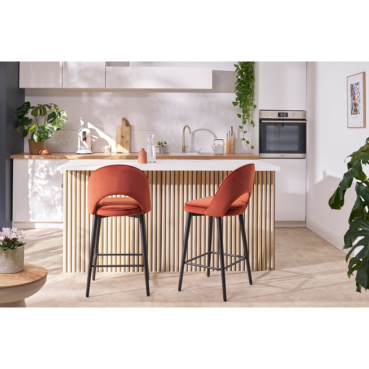 Tabouret de bar design en velours noir et métal H69 cm BELLEROSE noir, MILIBOO
