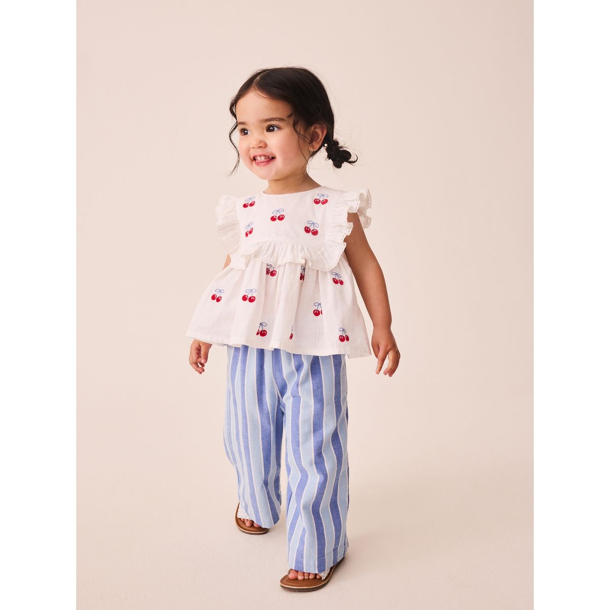 Ensemble blouse sans manches et pantalon rayures bleues et cerises rouges, NEXT