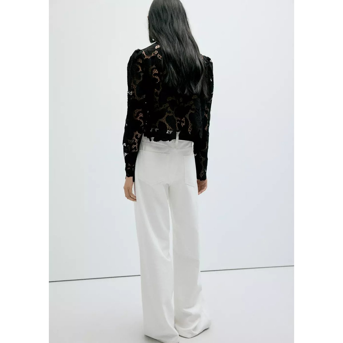 Blouse en guipure col montant noir, MANGO