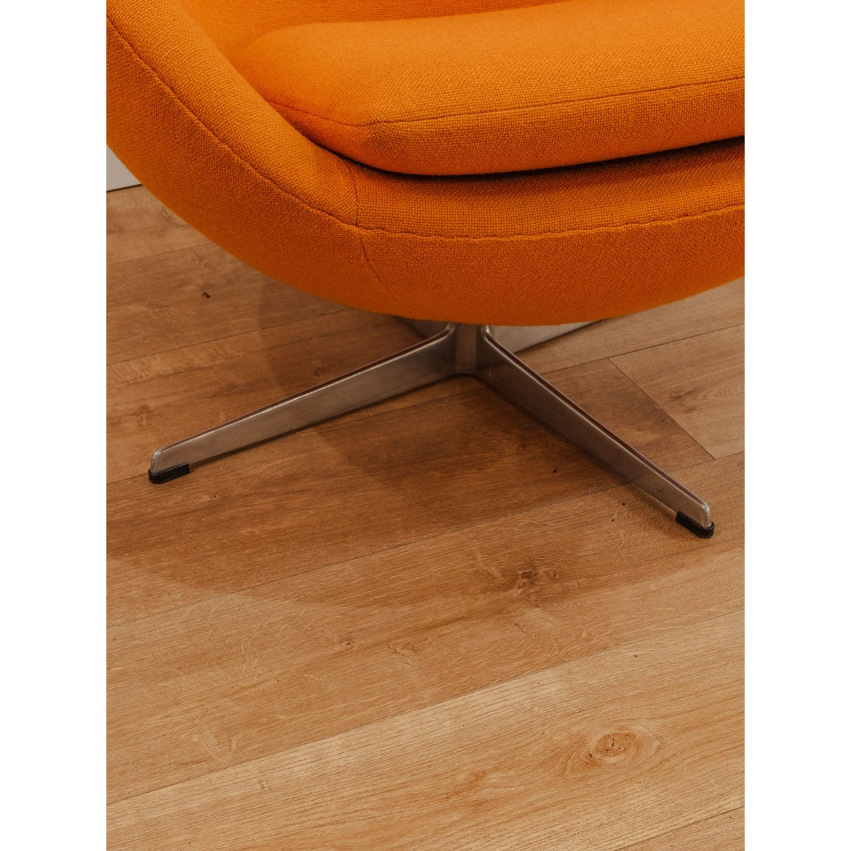 Fauteuil orange Egg Chair Emmanuel N°16 - Bon état argenté, DEBONGOUT