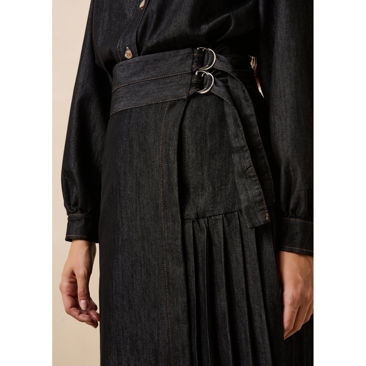 Jupe midi portefeuille en denim noir, LA FEE MARABOUTEE