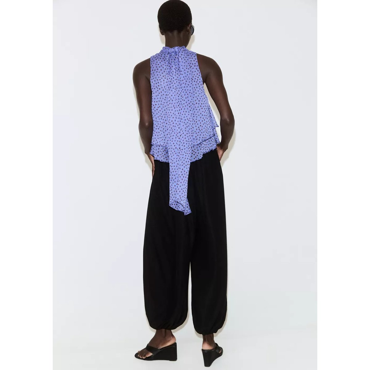 Blouse à pois à volants bleu, MANGO