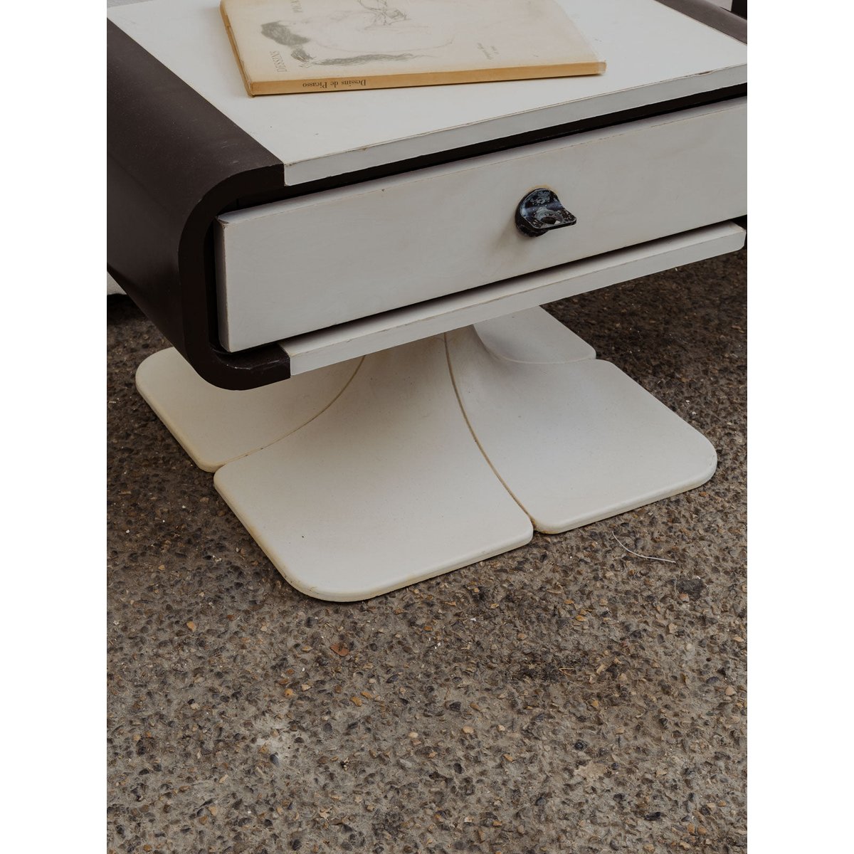 Paire de tables de chevet des années 70 Maïa N°1485 - Bon état blanc, DEBONGOUT