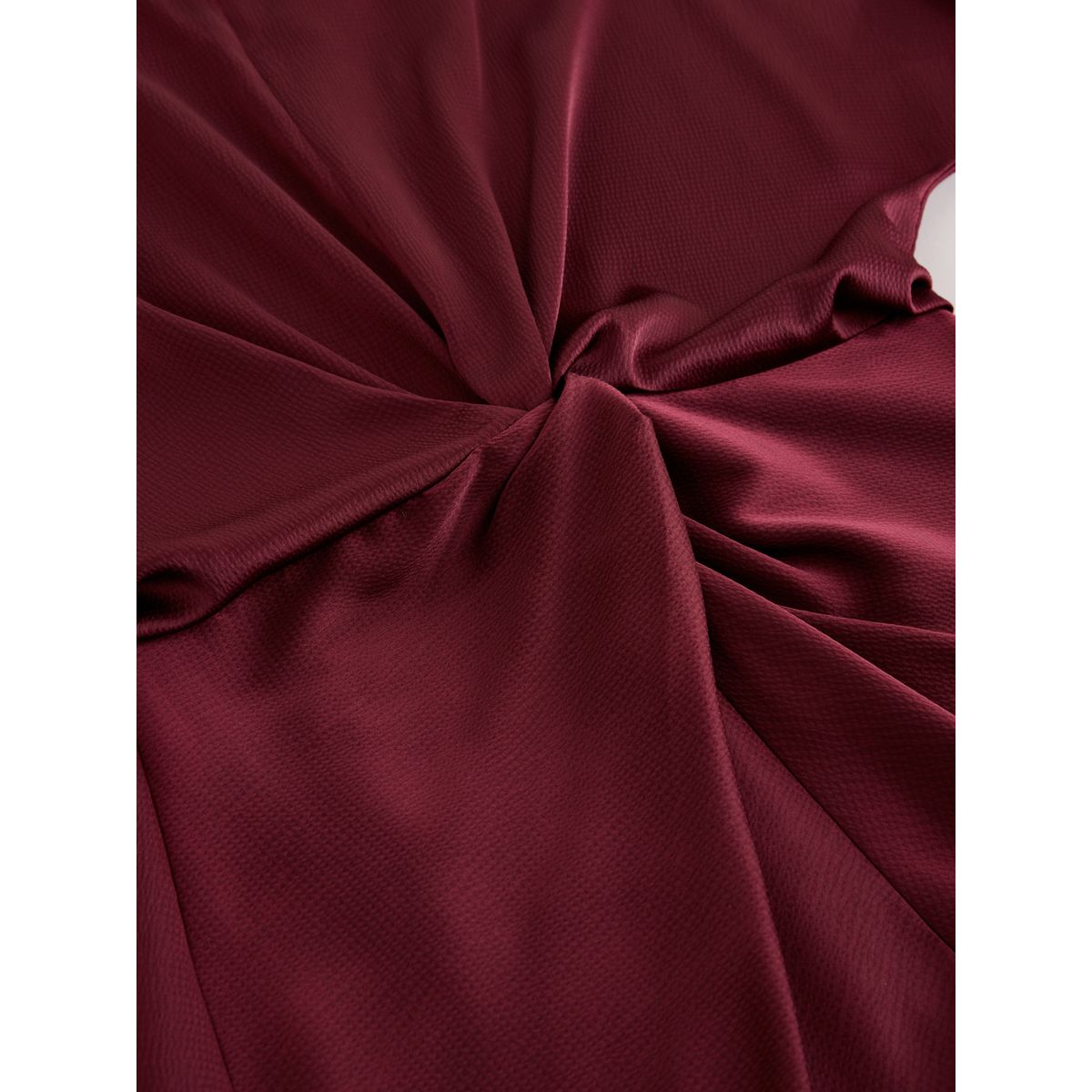 Robe longue en satin à manches longues rouge bordeaux, NEXT