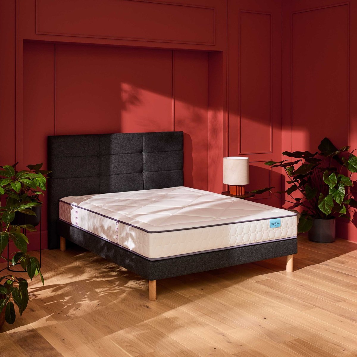Ensemble matelas ressorts ensachés, mémoire de forme et latex FULL BED, sommier medium et pieds blanc, MERINOS