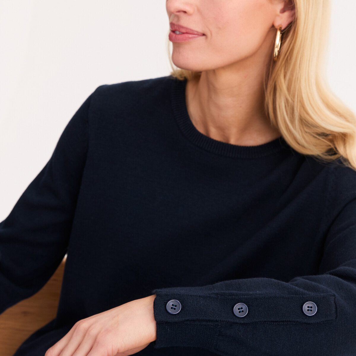Pull col rond en fine maille, en laine mélangée marine, ANNE WEYBURN