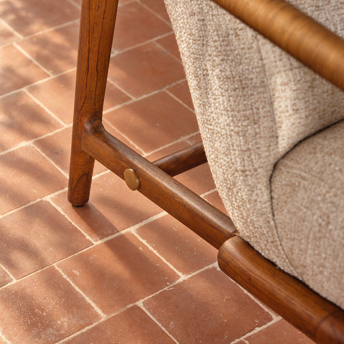Fauteuil en mindi massif et tissu texturé GABIN beige chiné, BERAH GETAH