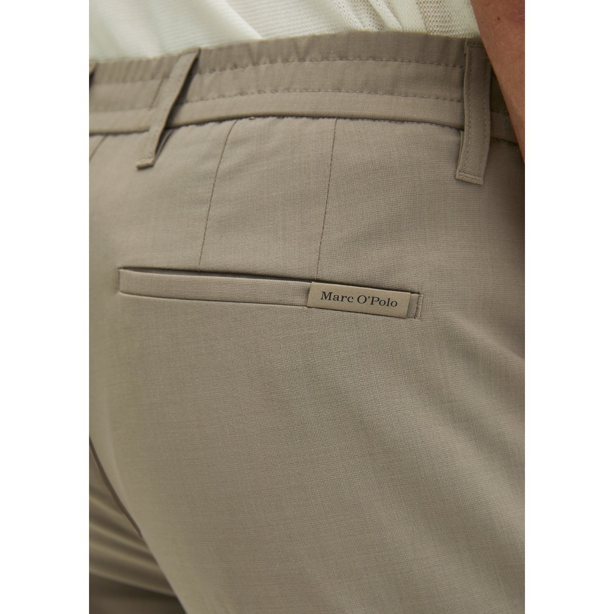 Pantalon Modèle Morot Jogger DFB Travel Collection en Technical Wool Blend léger marron, MARC O'POLO