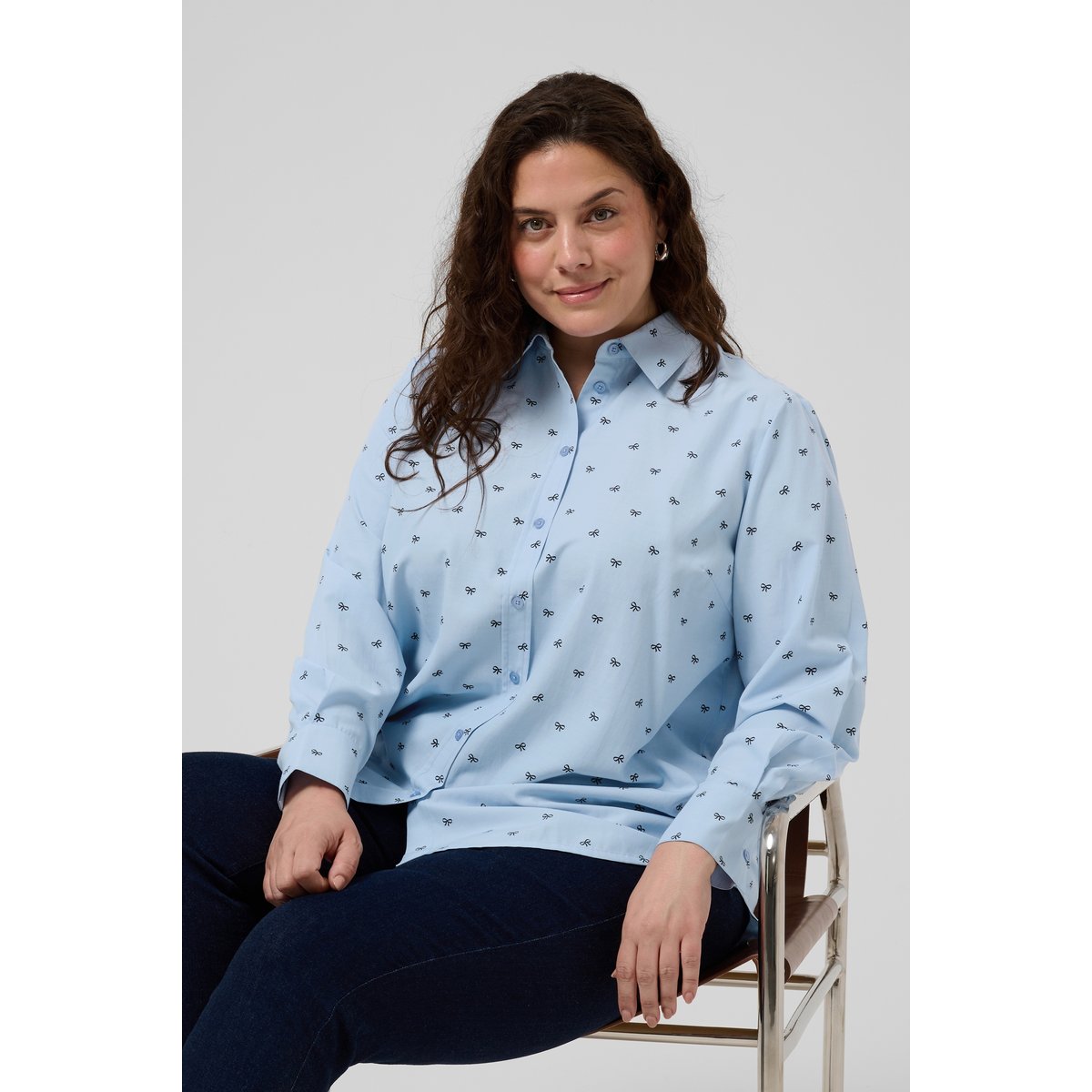 Chemise à manches longues bleu placid blue/navy bows, KAFFE CURVE