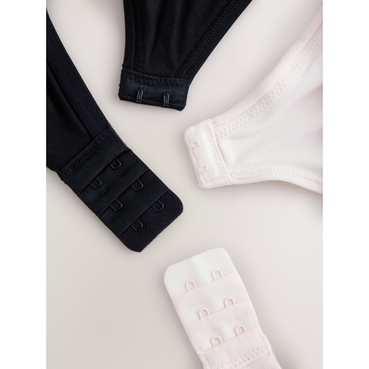 Soutien-gorge kind to skin, lot de 2 noir/crème, NEXT
