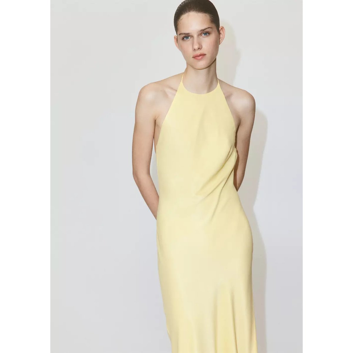 Robe emmanchures américaines dos nu jaune, MANGO