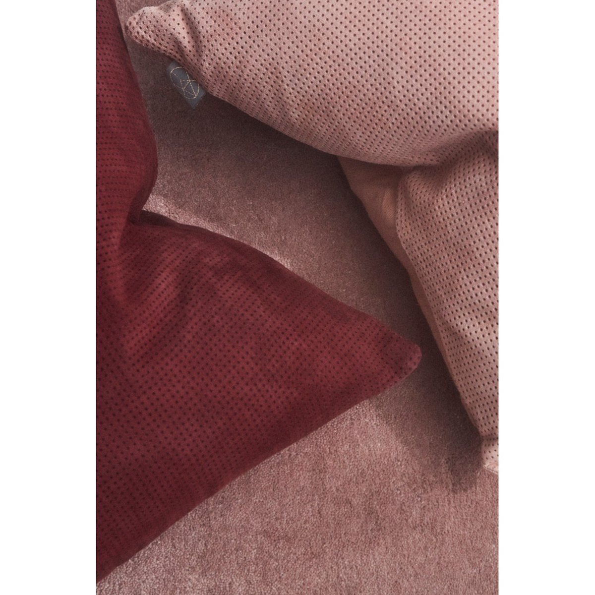 Coussin en suedine Puncta rose, AYTM