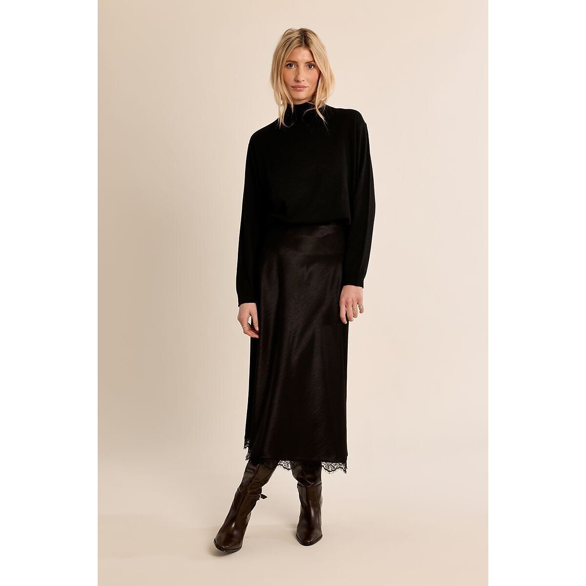 Jupe longue satinée, détail broderie noir, MOLLY BRACKEN