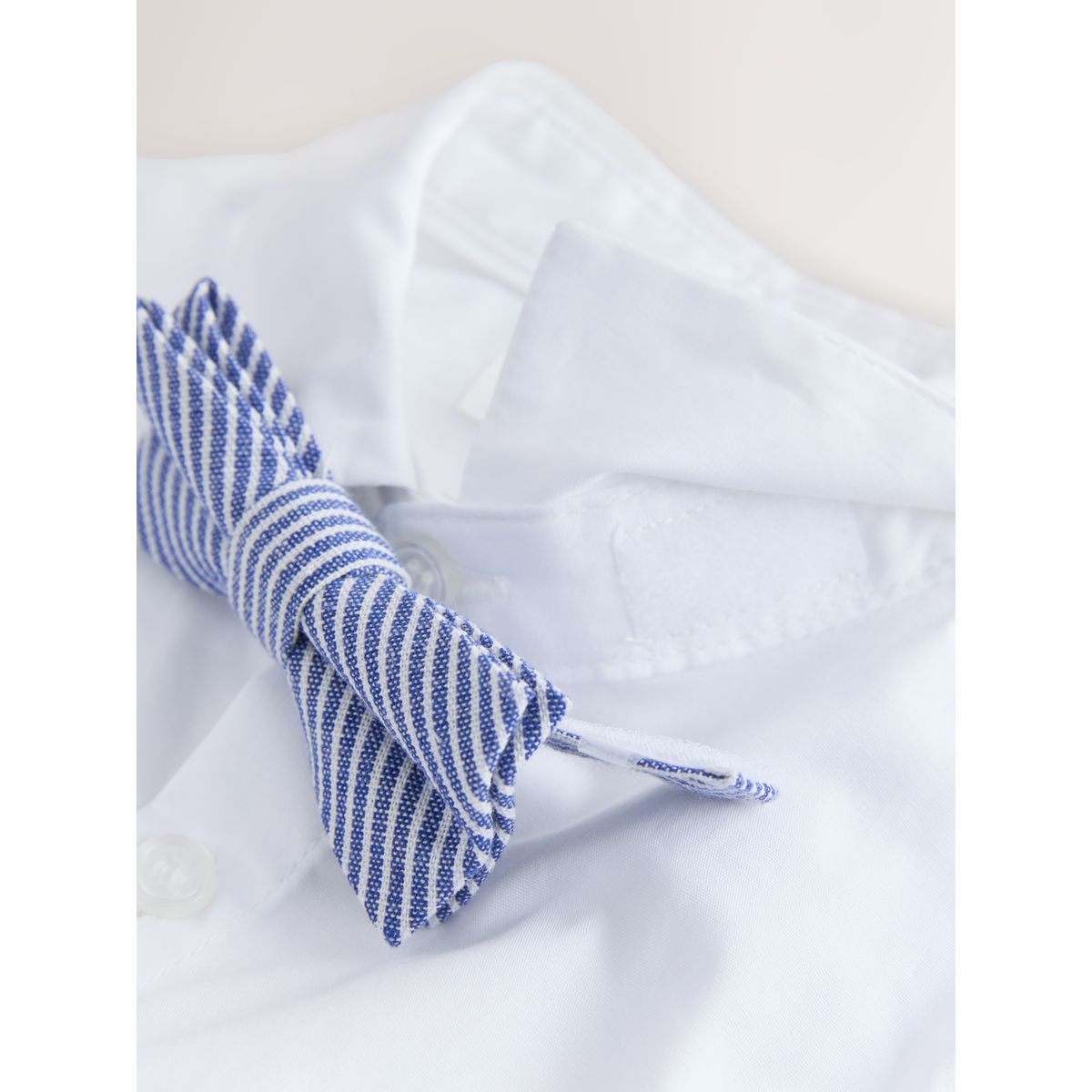 Blazer, chemise, pantalon et nœud papillon bleu, NEXT