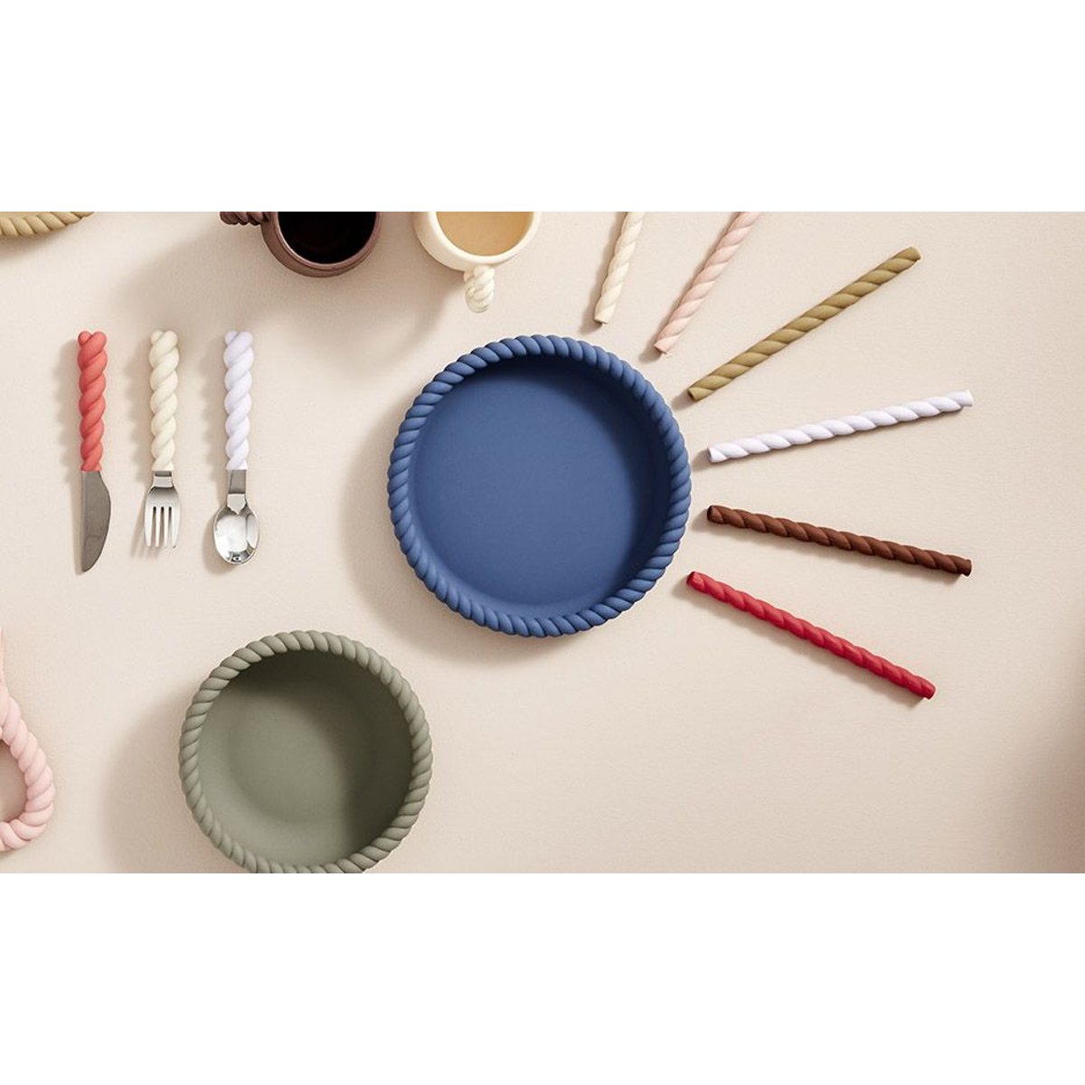 Assiette et bol en silicone torsadé MINI bleu, OYOY LIVING DESIGN