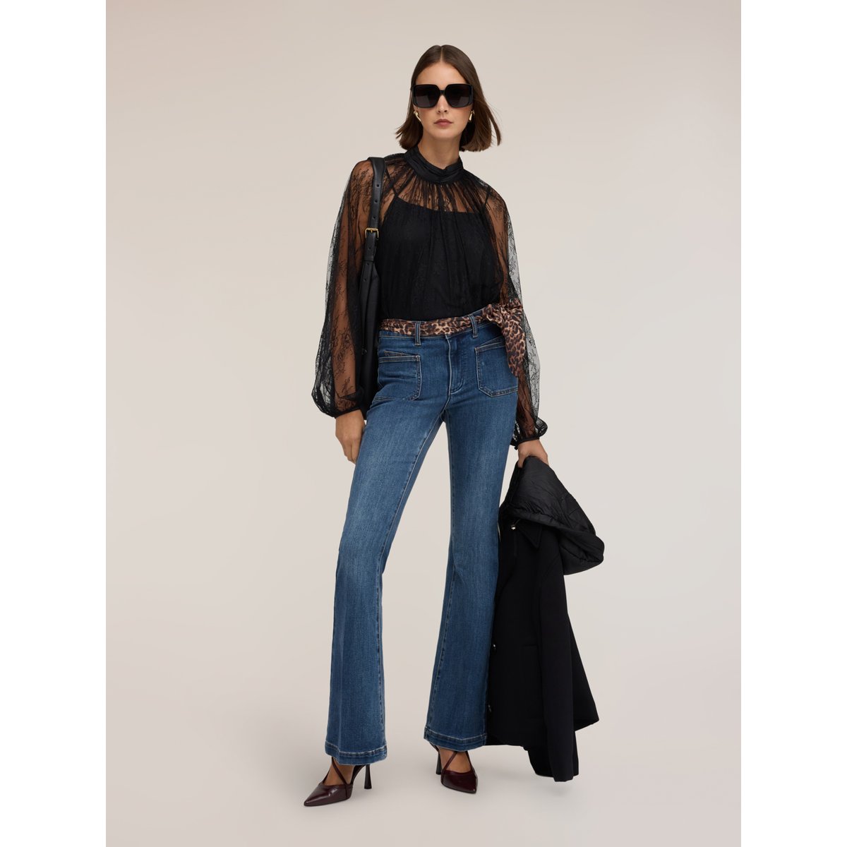 Jean flare taille haute avec ceinture léopard. bleu, MOTIVI