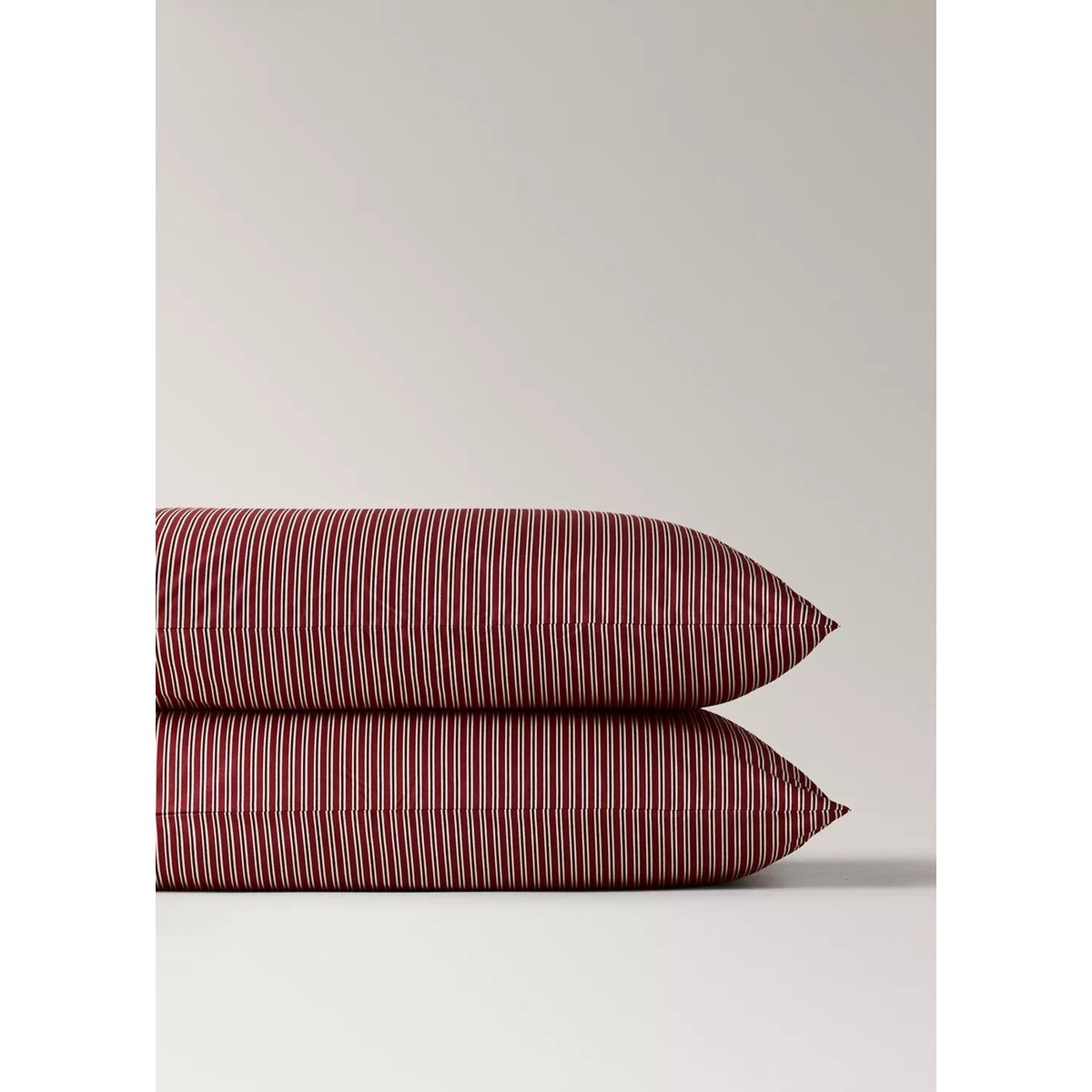Taie d'oreiller 100 % coton à rayures 50 x 75 cm rouge, MANGO HOME