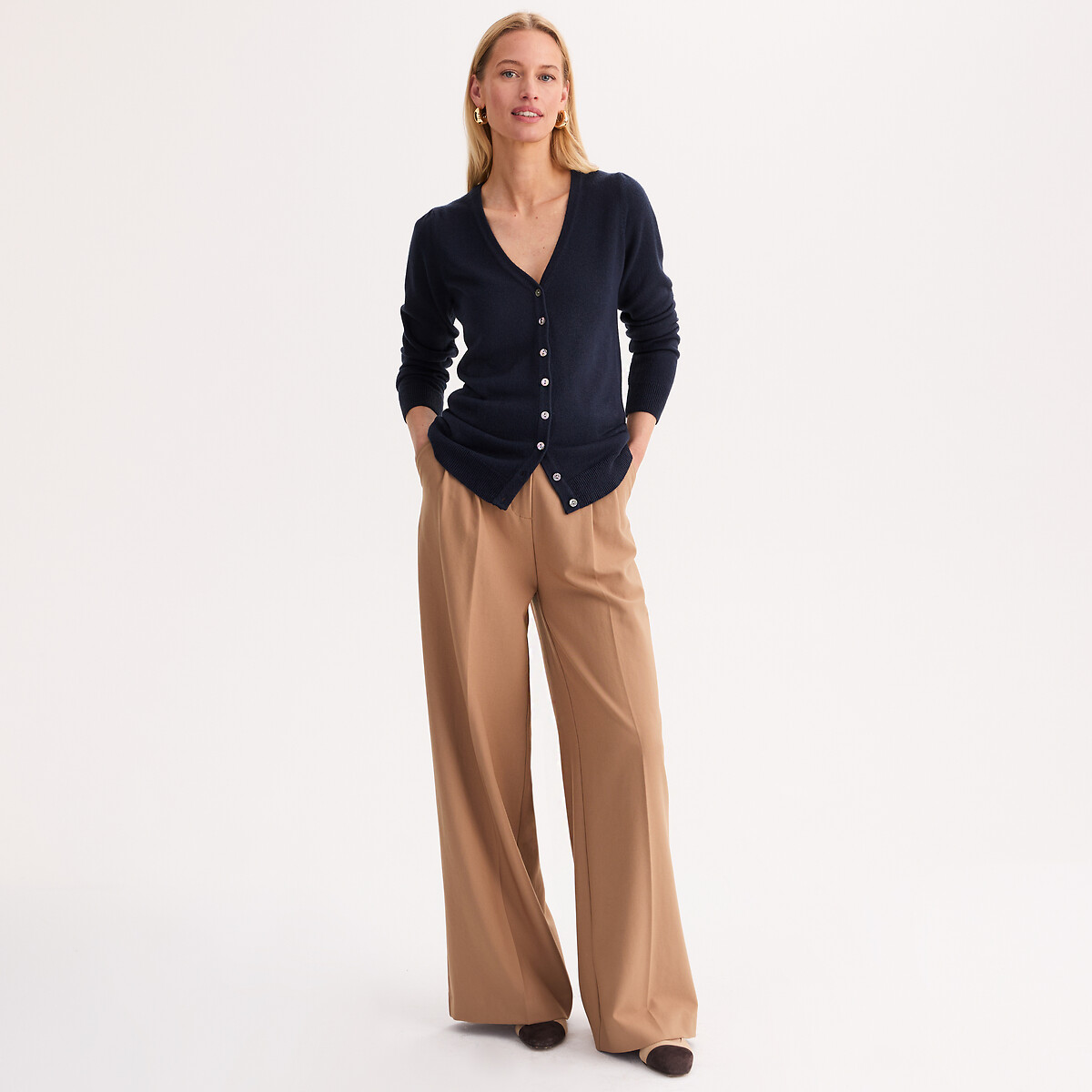 Gilet col V en fine maille, boutonné, très doux marine, ANNE WEYBURN