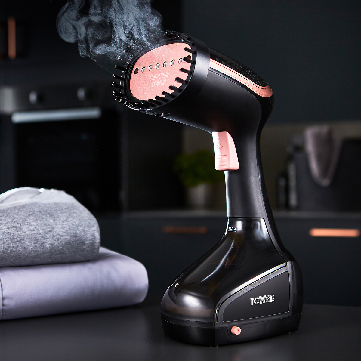 CeraGlide Garment Steamer - T22014 black/copper-coloured, TOWER