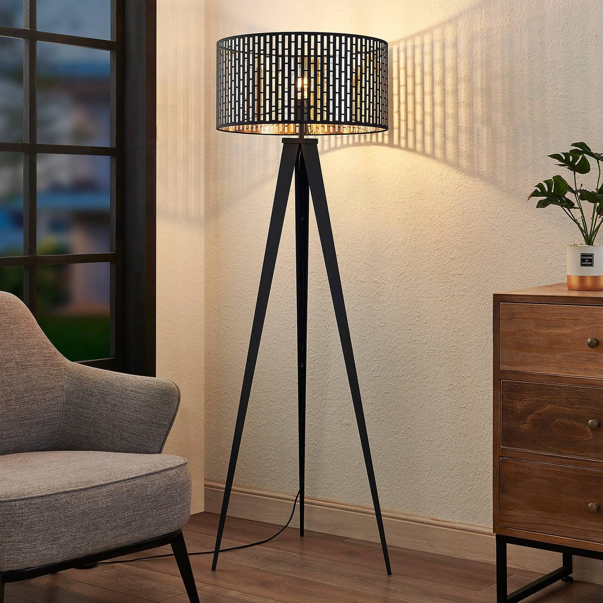 Lampadaire en métal, Thoralf noir, or, LINDBY