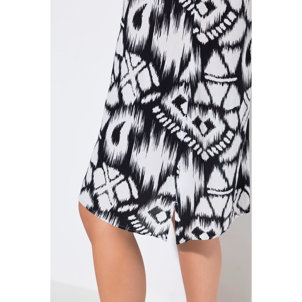 Robe oversize à col tunisien et noir, ULLA POPKEN