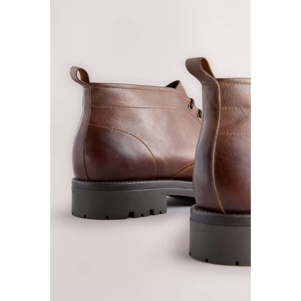 Bottines chukka à semelle épaisse marron fauve, NEXT