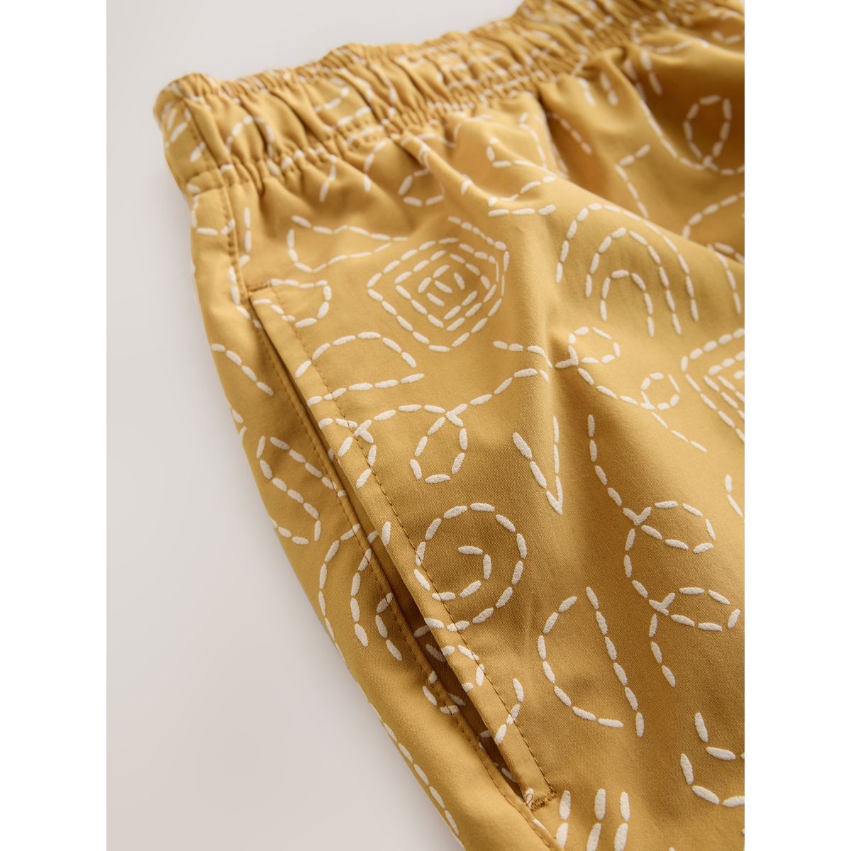 Short de bain 5 po à imprimé bouffant texturé jaune, NEXT