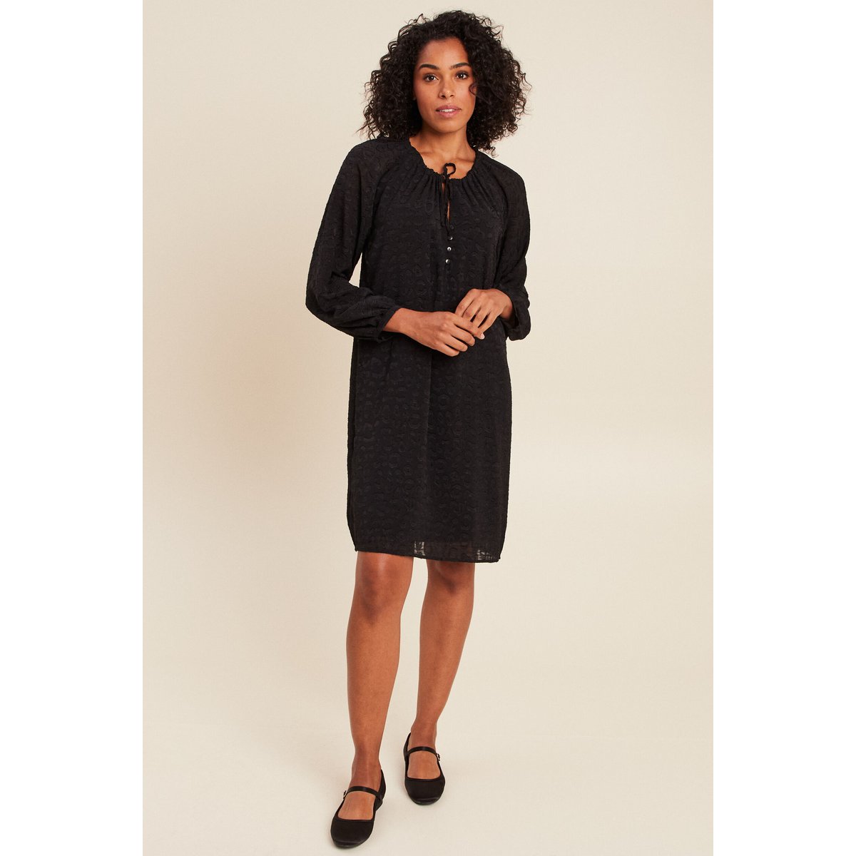 Robe courte évasée col v manches longues noir, BREAL