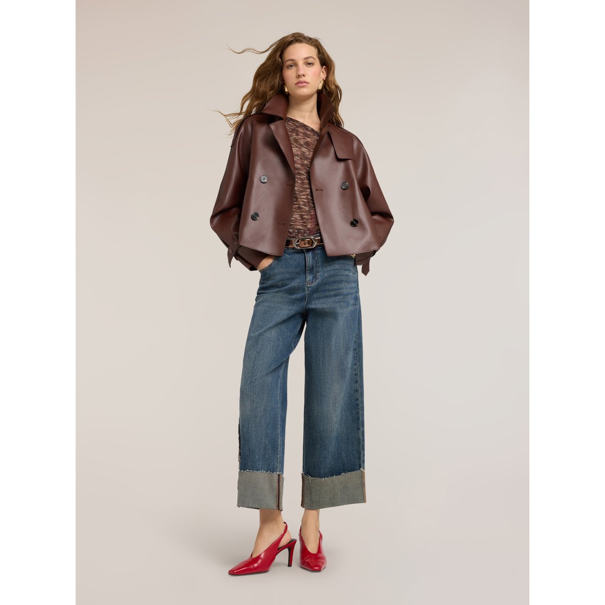 Trench court double boutonnage avec pattes d'épaule marron, MOTIVI