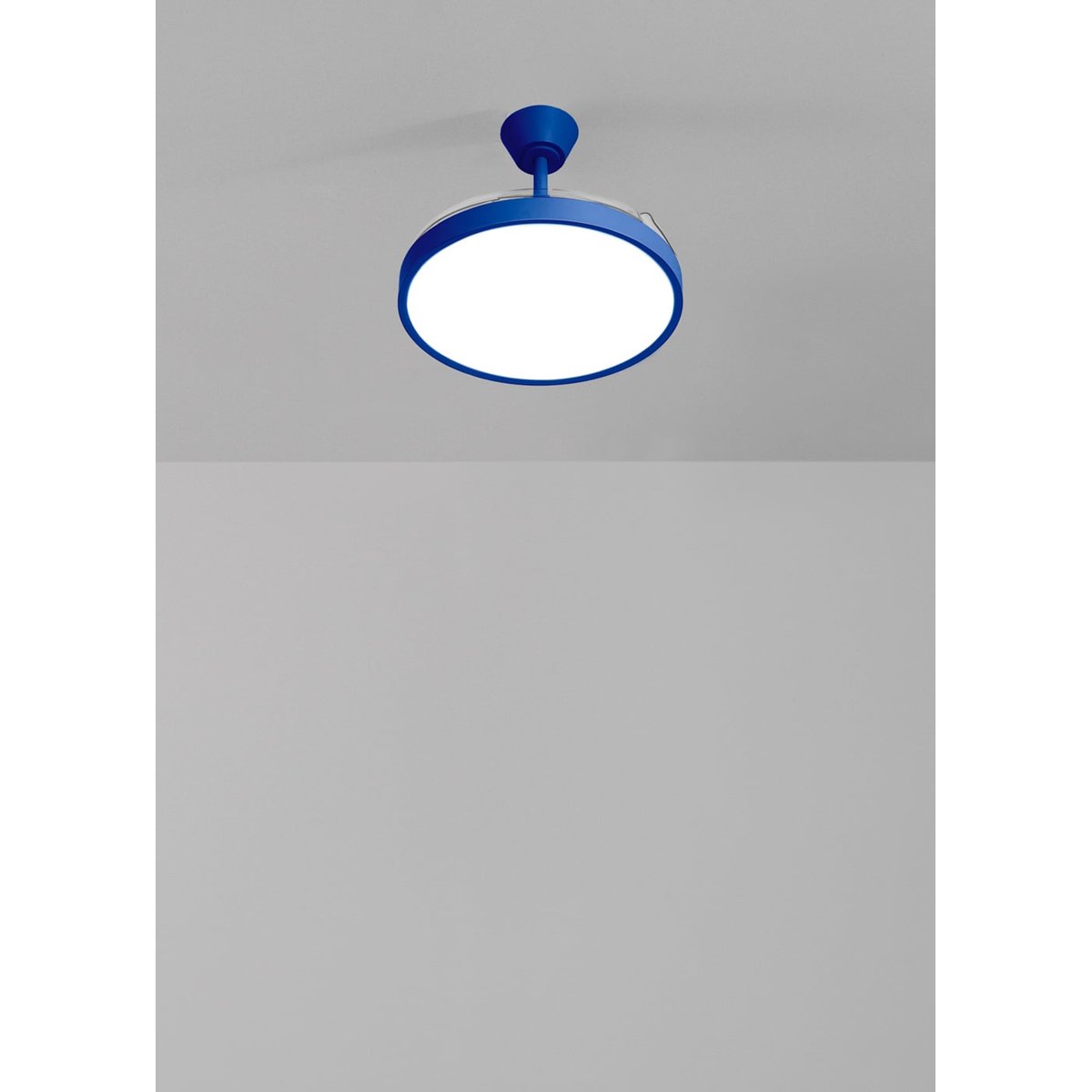 Ventilateur de plafond 40W silencieux avec lumiére et télécommande WIND CLEAR STUDIO bleu cobalt/transparent, CREATE