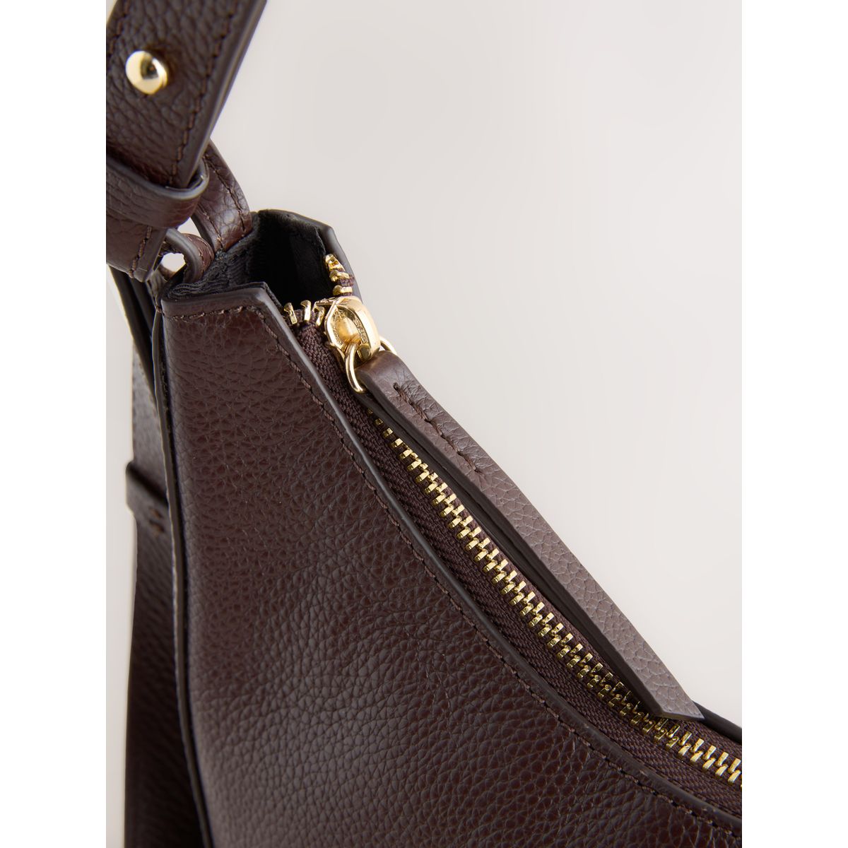 Sac bourse avec éléments en métal marron chocolat, NEXT