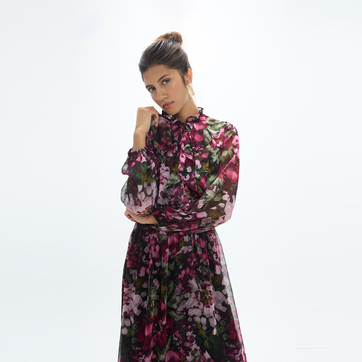 Robe longue en georgette imprimée à volants et ceinture rose, LOLA CASADEMUNT