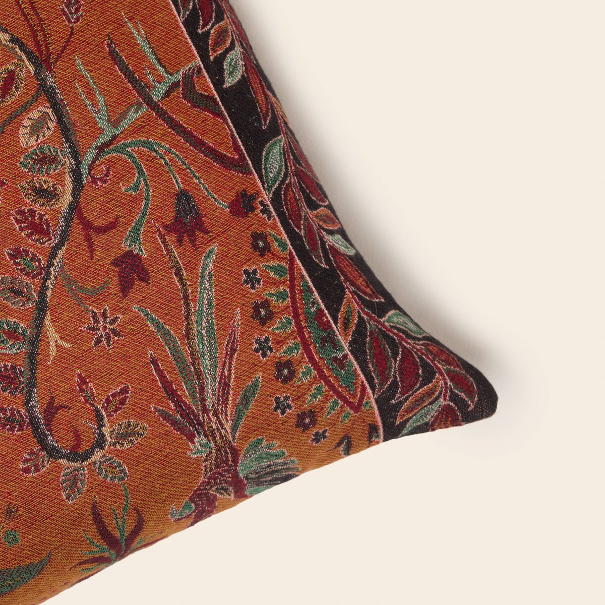 Housse De Coussin en Jacquard motif jungle SUNDARI orange et multicolore, MADURA