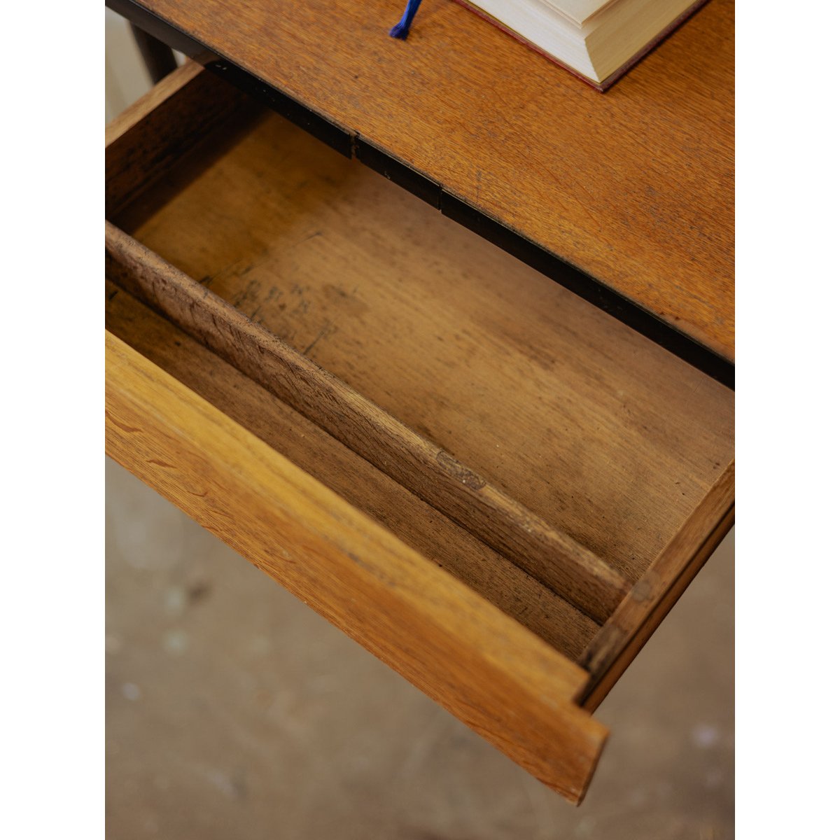 Bureau années 50 en bois Edouard N°628 - Bon état bois clair, DEBONGOUT