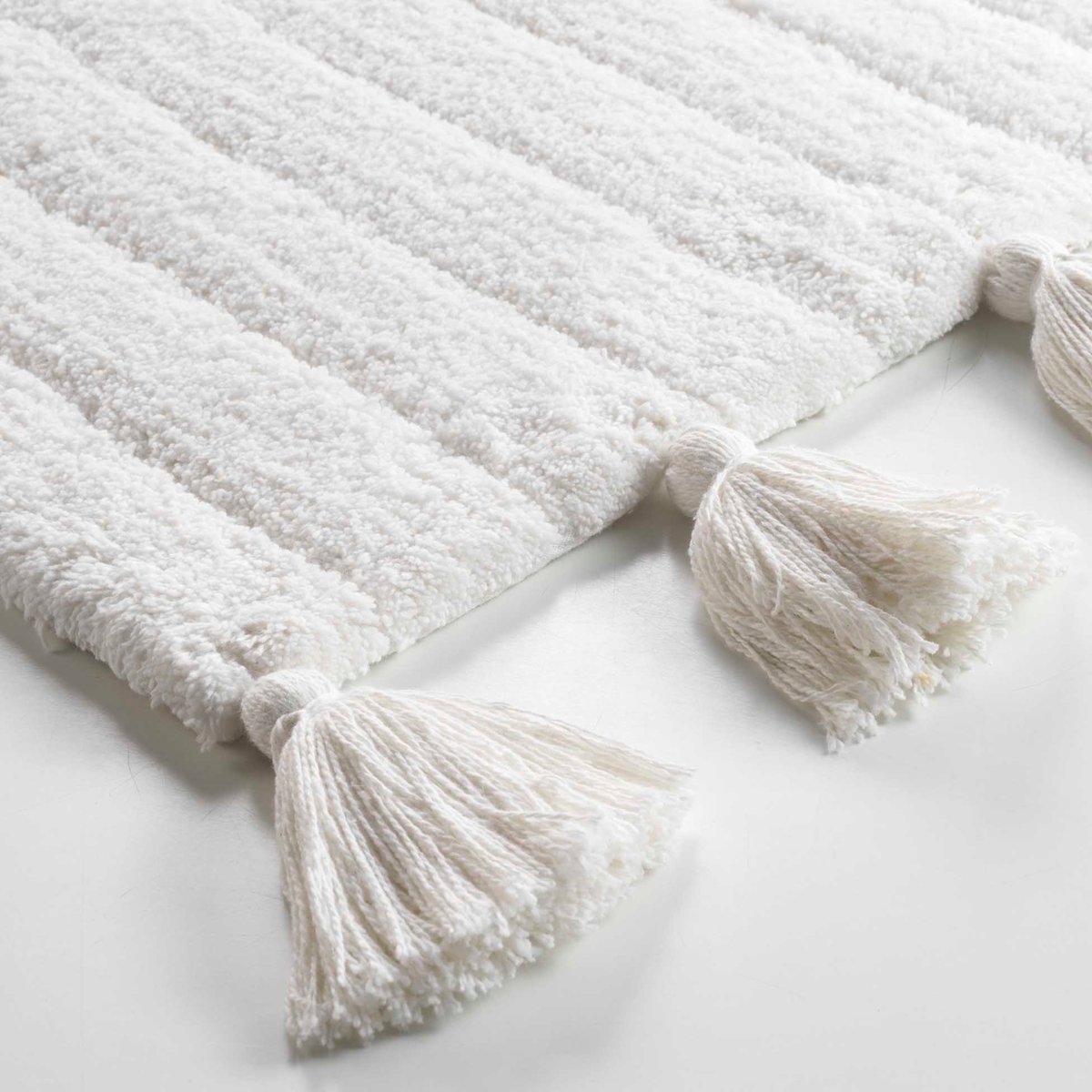 Tapis de bain uni et à pompons blanc, DOUCEUR D'INTÉRIEUR
