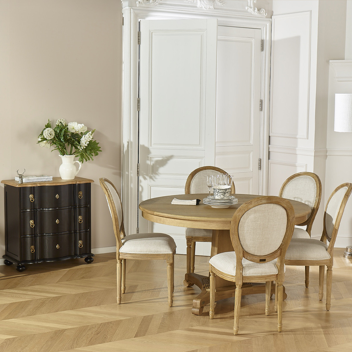 Table à manger ronde, plateau en chêne massif, 6 couverts IRIS beige, ROBIN DES BOIS