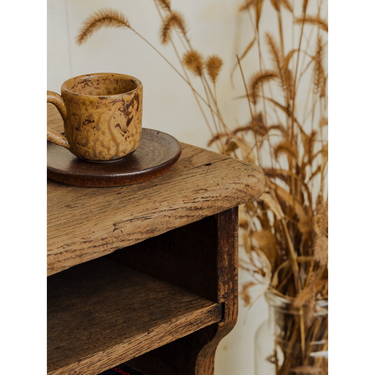 Table de chevet en bois Odile N°1439 - Bon état bois foncé, DEBONGOUT