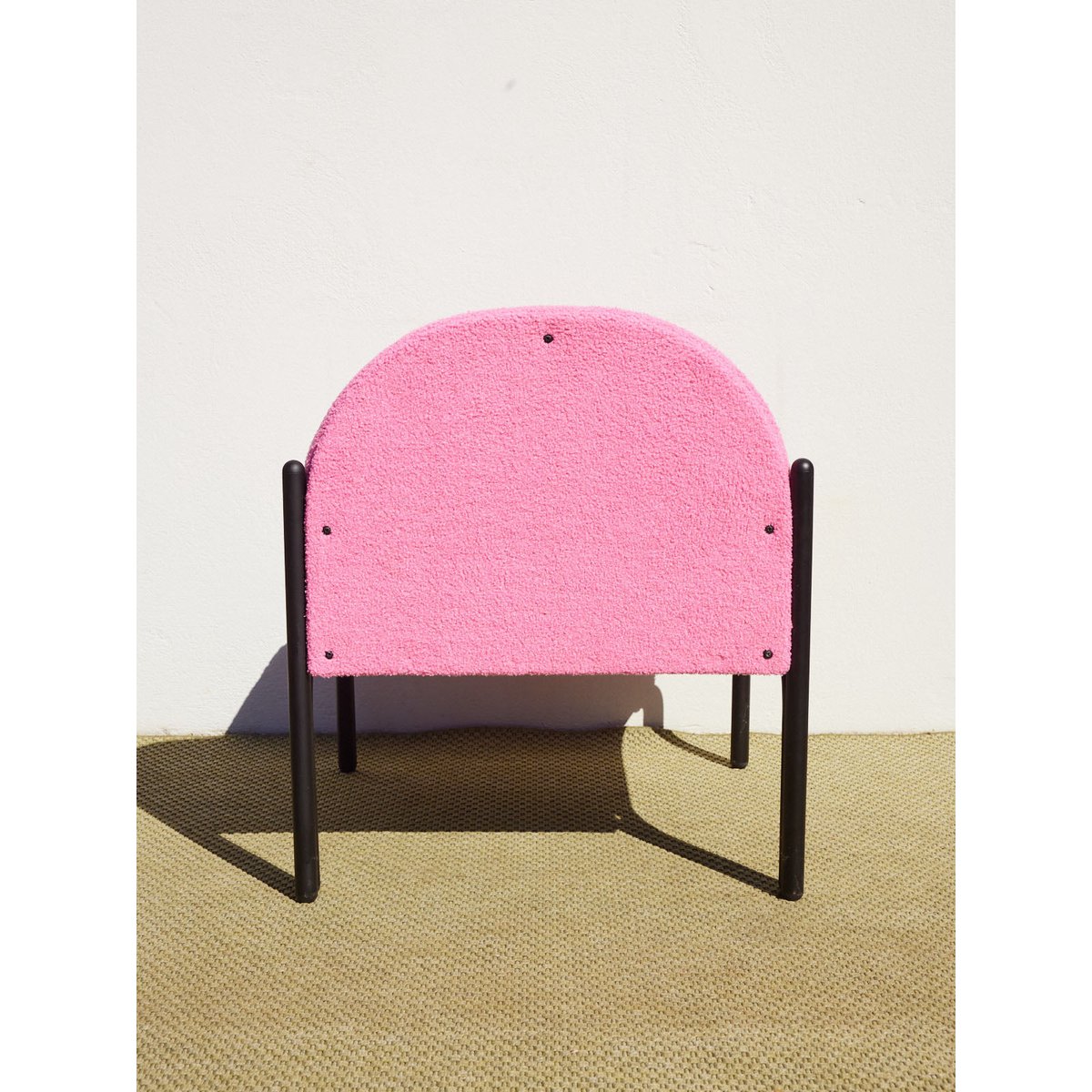 Fauteuil rose bonbon Jakob N°1354 - Bon état noir, DEBONGOUT