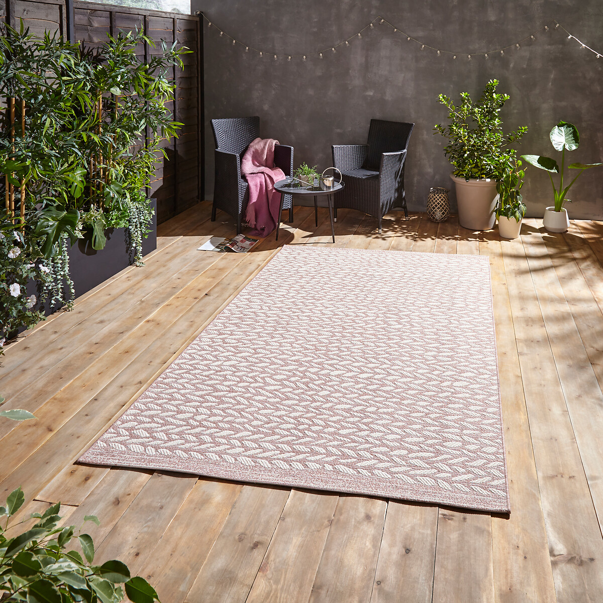 Coast Indoor/Outdoor Herringbone Rug pink, SO'HOME